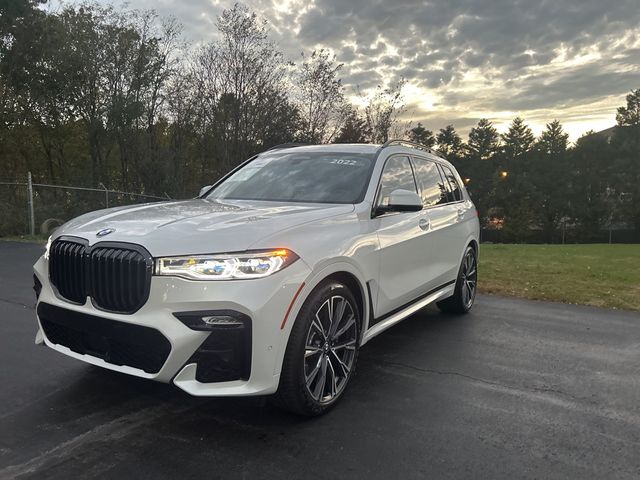 2022 BMW X7 M50i