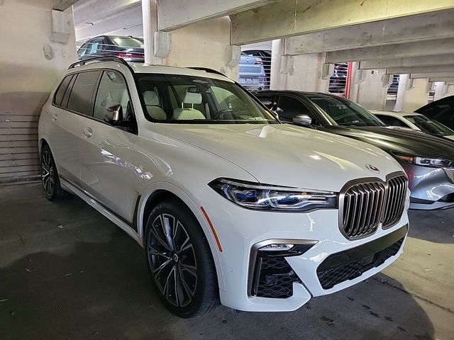 2022 BMW X7 M50i