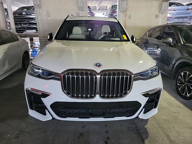 2022 BMW X7 M50i