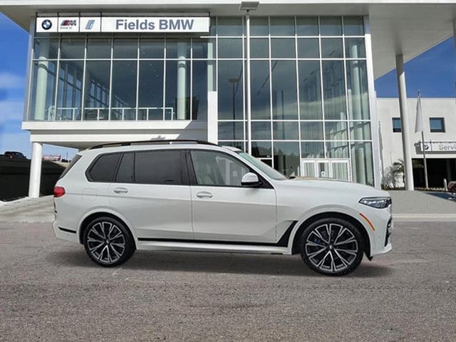 2022 BMW X7 M50i