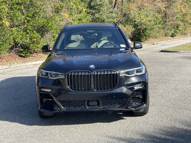 2022 BMW X7 M50i