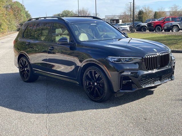 2022 BMW X7 M50i