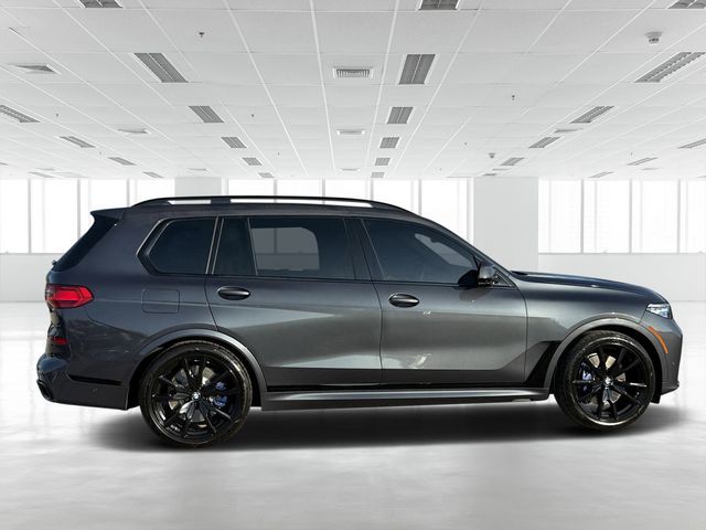 2022 BMW X7 M50i