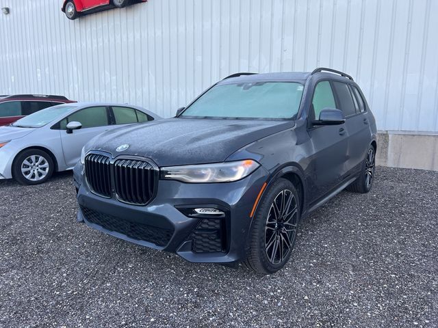 2022 BMW X7 M50i