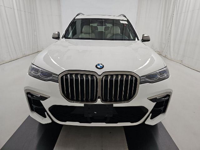 2022 BMW X7 M50i