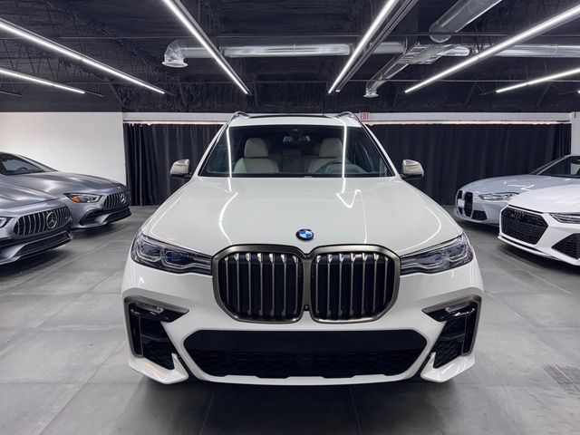 2022 BMW X7 M50i