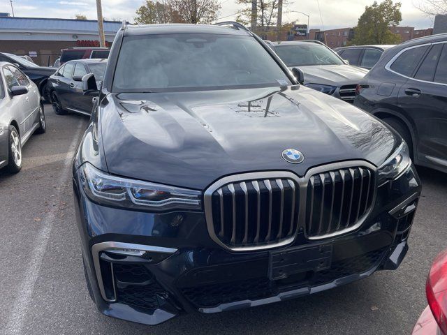 2022 BMW X7 M50i