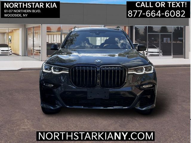 2022 BMW X7 M50i