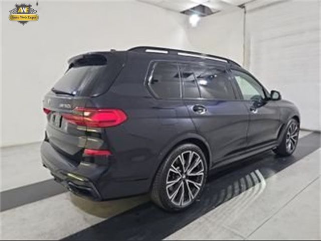 2022 BMW X7 M50i