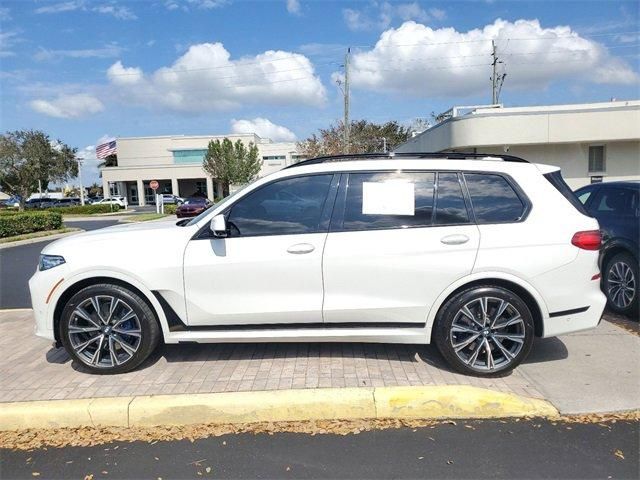 2022 BMW X7 M50i