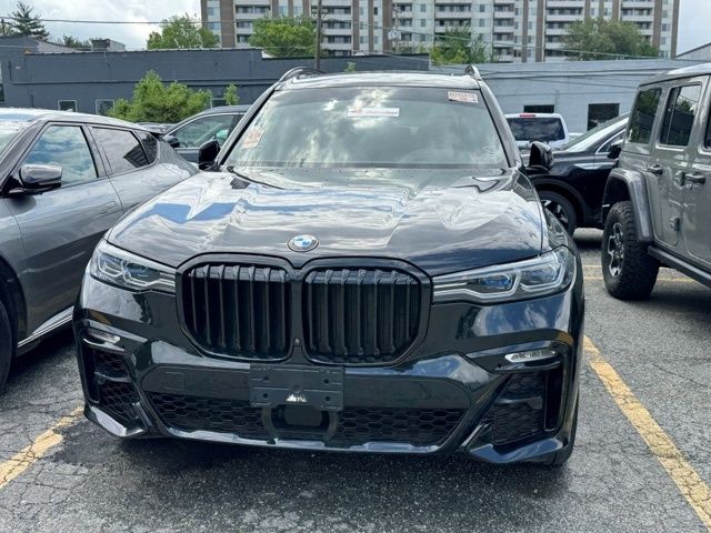 2022 BMW X7 M50i