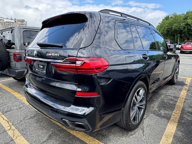 2022 BMW X7 M50i