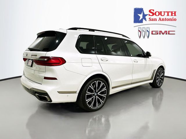 2022 BMW X7 M50i