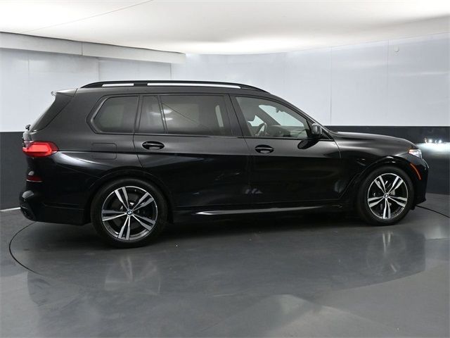 2022 BMW X7 M50i