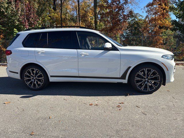 2022 BMW X7 M50i