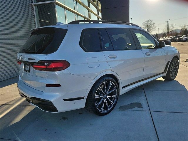 2022 BMW X7 M50i