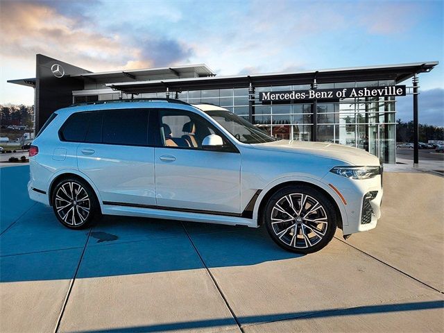 2022 BMW X7 M50i