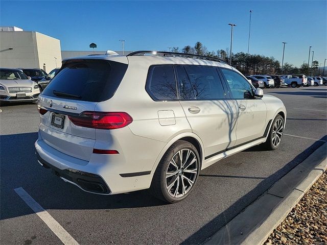 2022 BMW X7 M50i