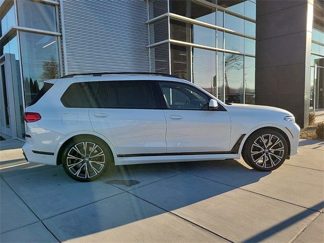 2022 BMW X7 M50i