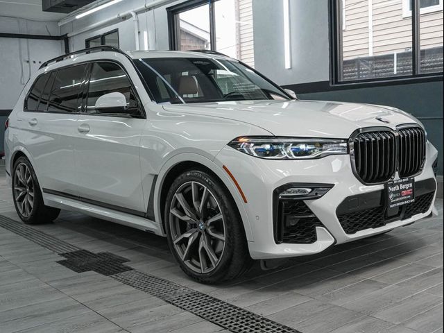 2022 BMW X7 M50i