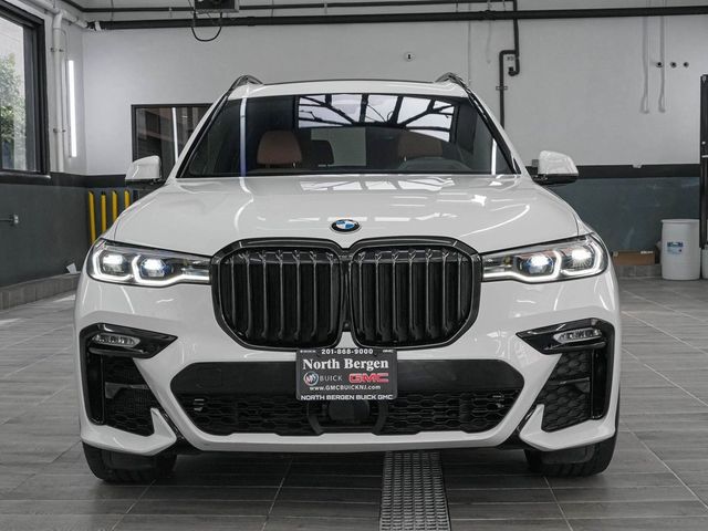 2022 BMW X7 M50i