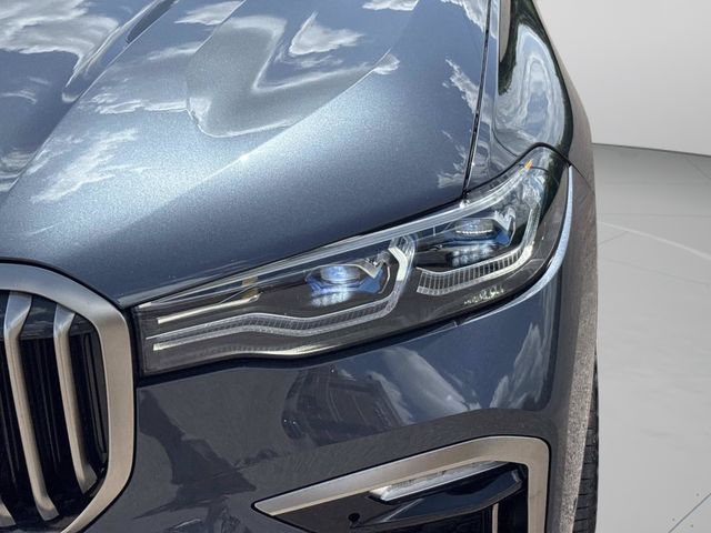 2022 BMW X7 M50i