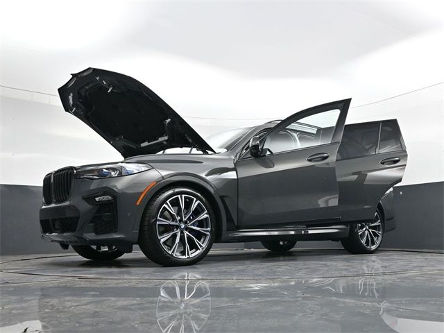 2022 BMW X7 M50i