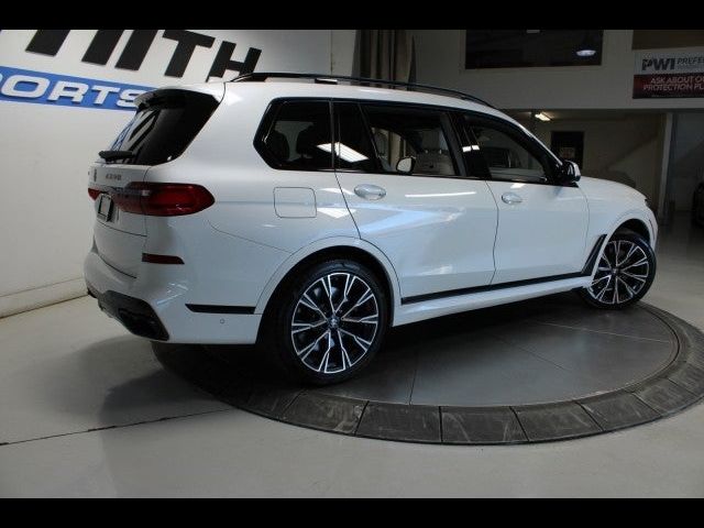 2022 BMW X7 M50i