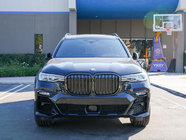 2022 BMW X7 M50i