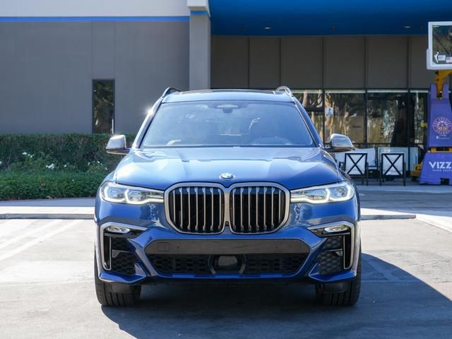 2022 BMW X7 M50i