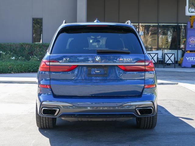 2022 BMW X7 M50i