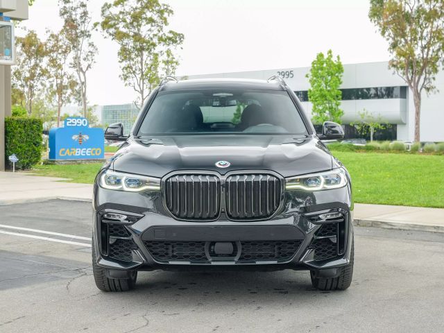 2022 BMW X7 M50i