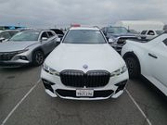 2022 BMW X7 M50i