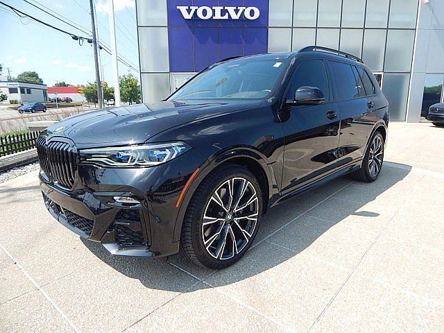 2022 BMW X7 M50i