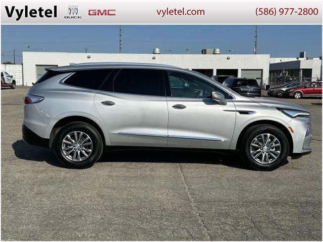 2022 Buick Enclave Essence