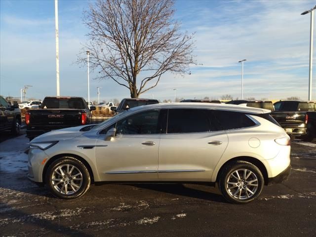 2022 Buick Enclave Essence