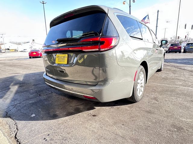 2022 Chrysler Pacifica Touring-L