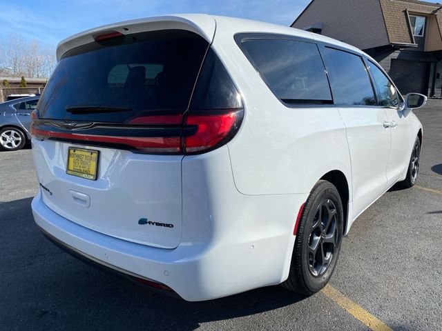 2022 Chrysler Pacifica Hybrid Touring L