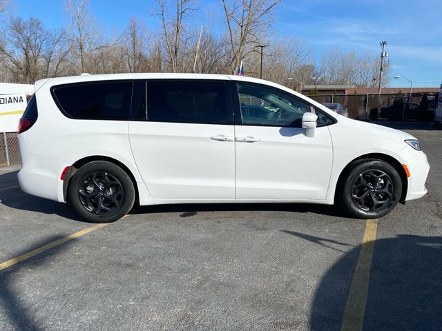 2022 Chrysler Pacifica Hybrid Touring L