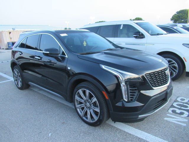 2022 Cadillac XT4 Premium Luxury