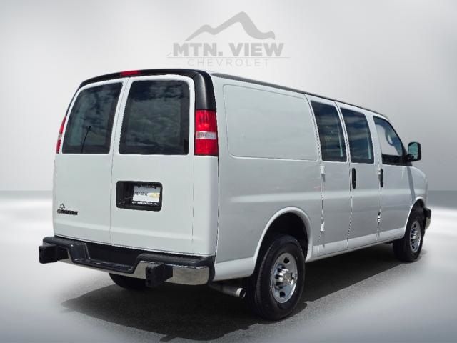 2022 Chevrolet Express Base