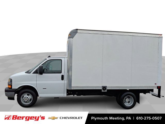 2022 Chevrolet Express Base