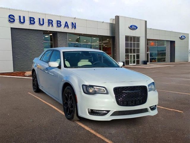 2022 Chrysler 300 300 Touring L