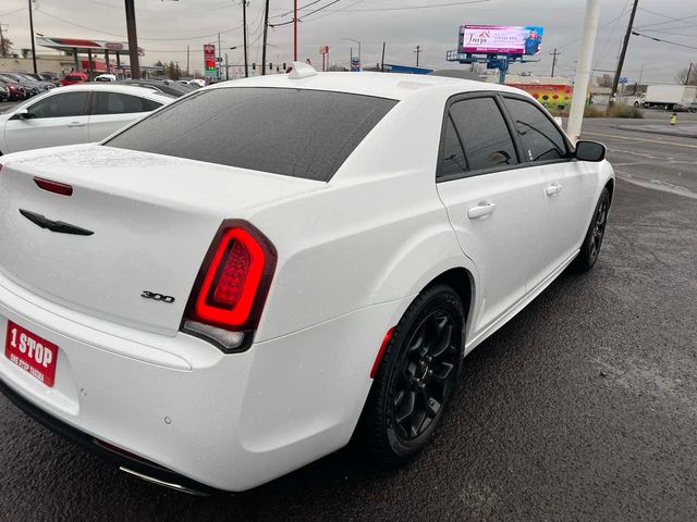 2022 Chrysler 300 300 Touring L