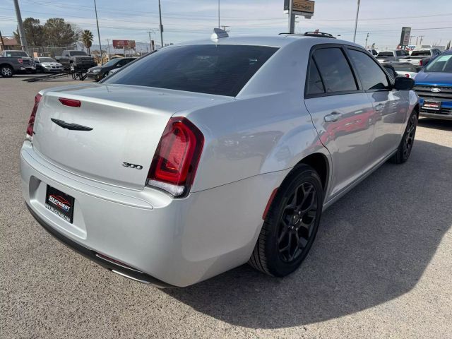 2022 Chrysler 300 Touring