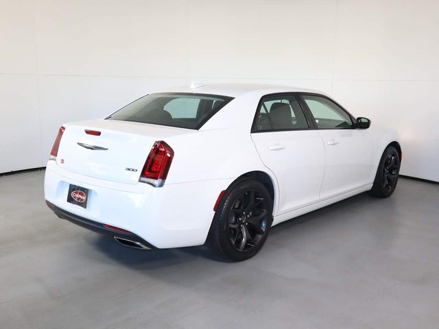 2022 Chrysler 300 Touring