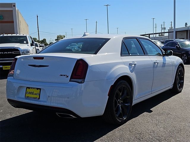 2022 Chrysler 300 300S