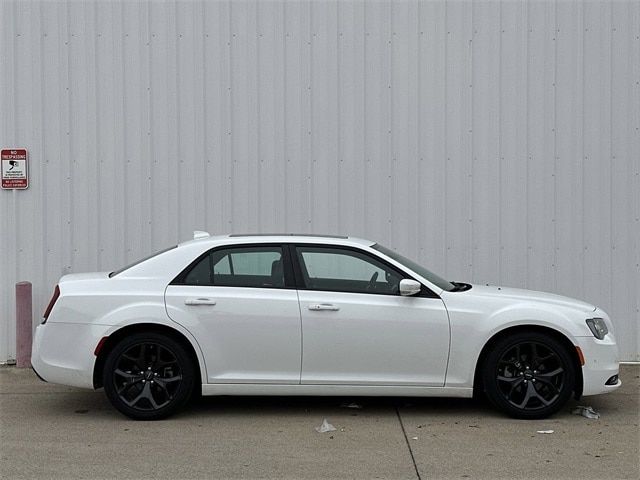 2022 Chrysler 300 300S