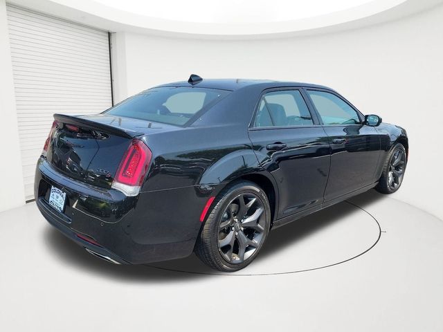 2022 Chrysler 300 300S