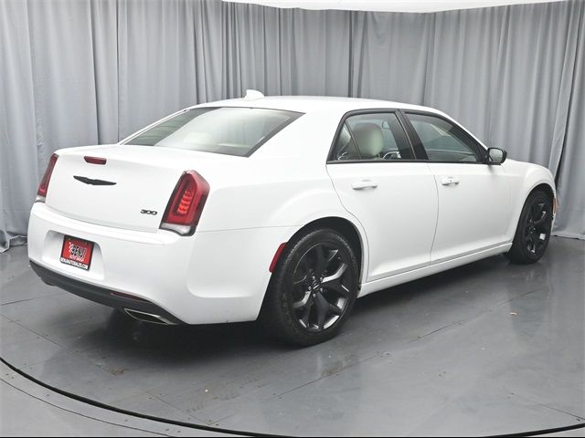 2022 Chrysler 300 Touring